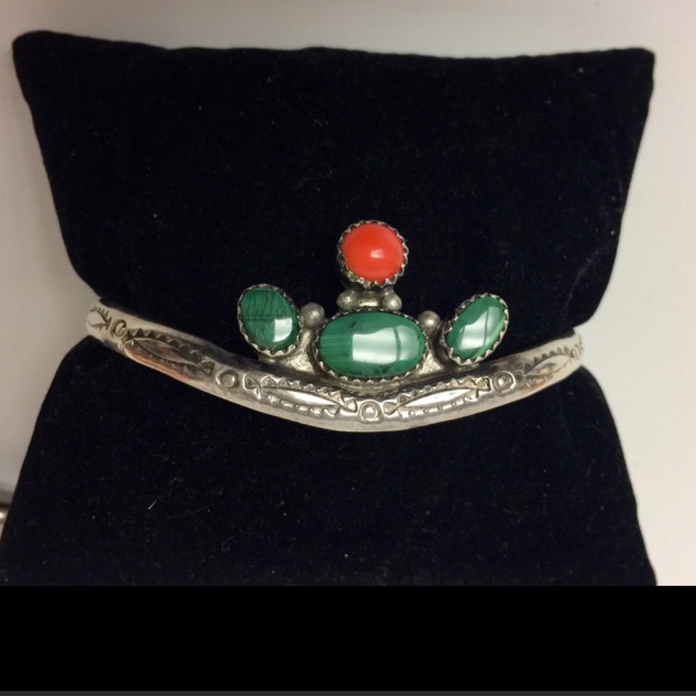 VINTAGE STERLING SILVER MALACHITE AND CORAL CUFF BRACELET EUC